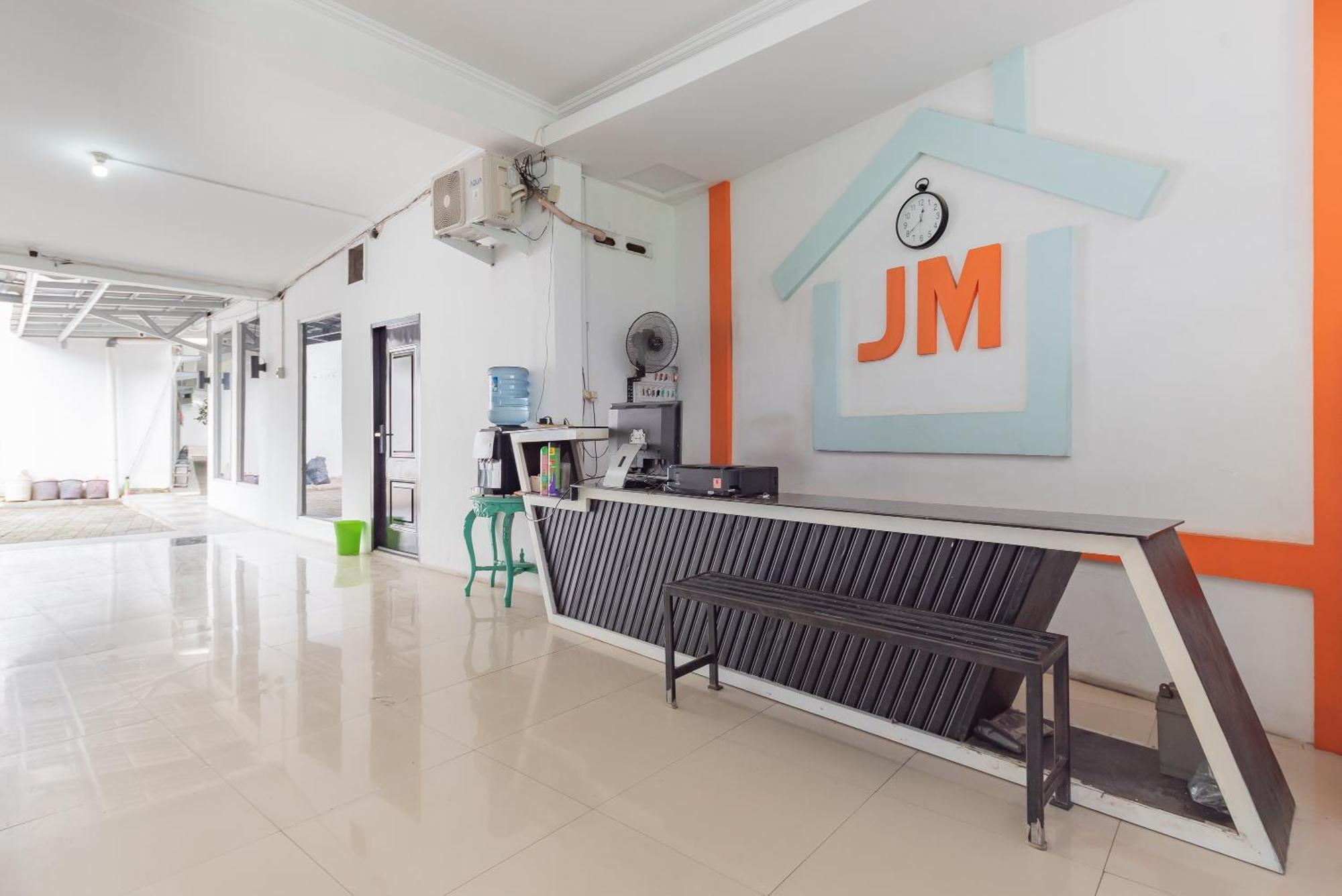 Reddoorz At Jalan Otista Karawang Hotel Exterior photo